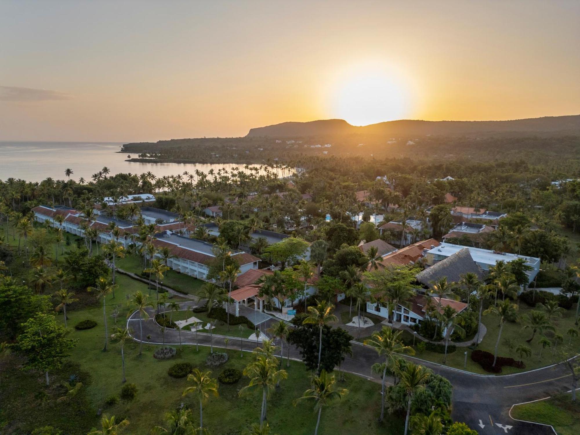 Wyndham Alltra Samana All Inclusive Resort Exterior photo